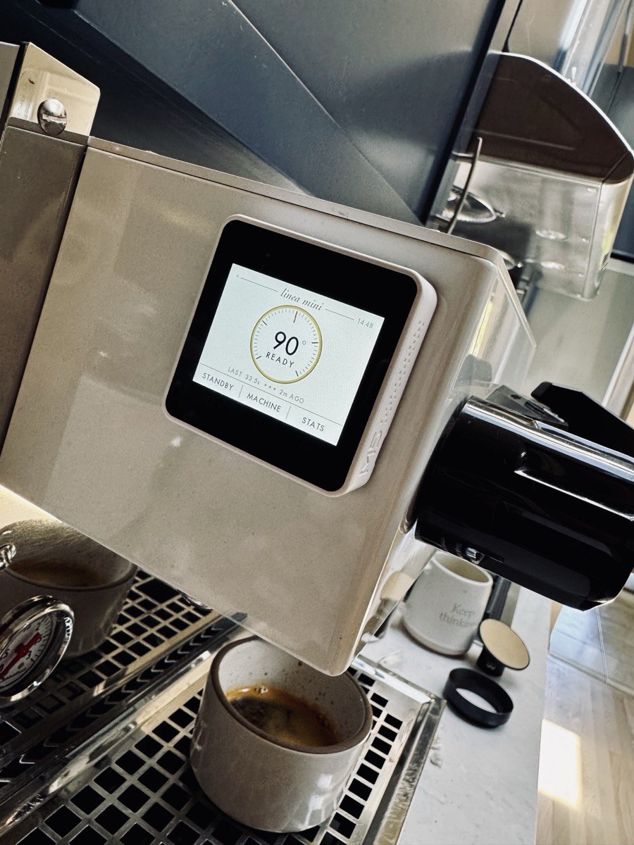 Strumento mounted on a Linea Mini showing the boiler dial at 90° READY